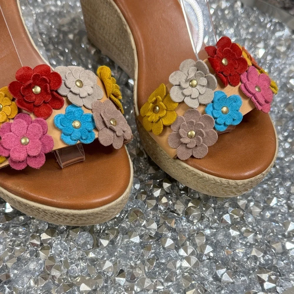 Italian made Floral Embellished leather Wedge natural Sandals EUC 7.5